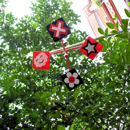 High contrast cot mobile