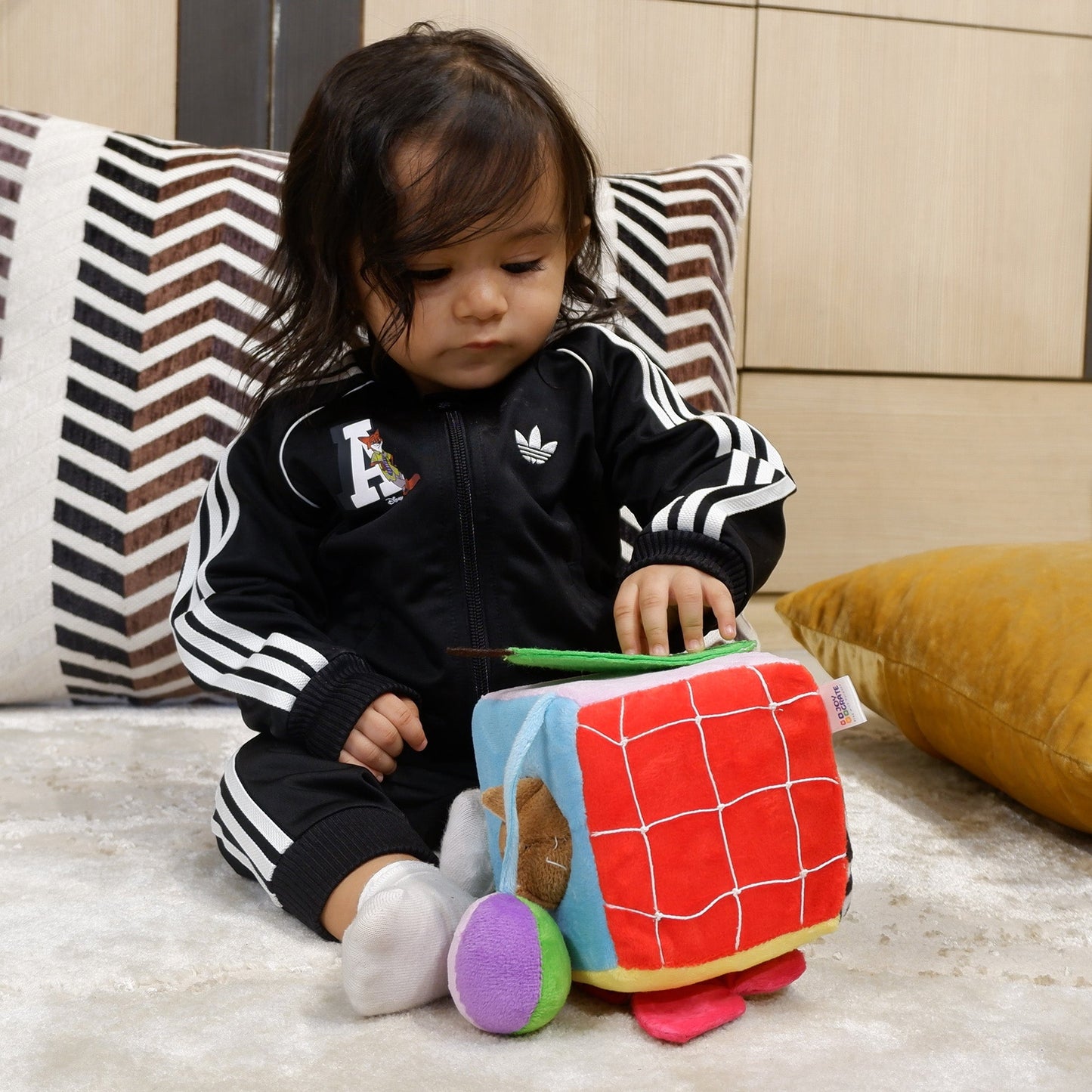 Baby sensory cube toy for touch and feel play