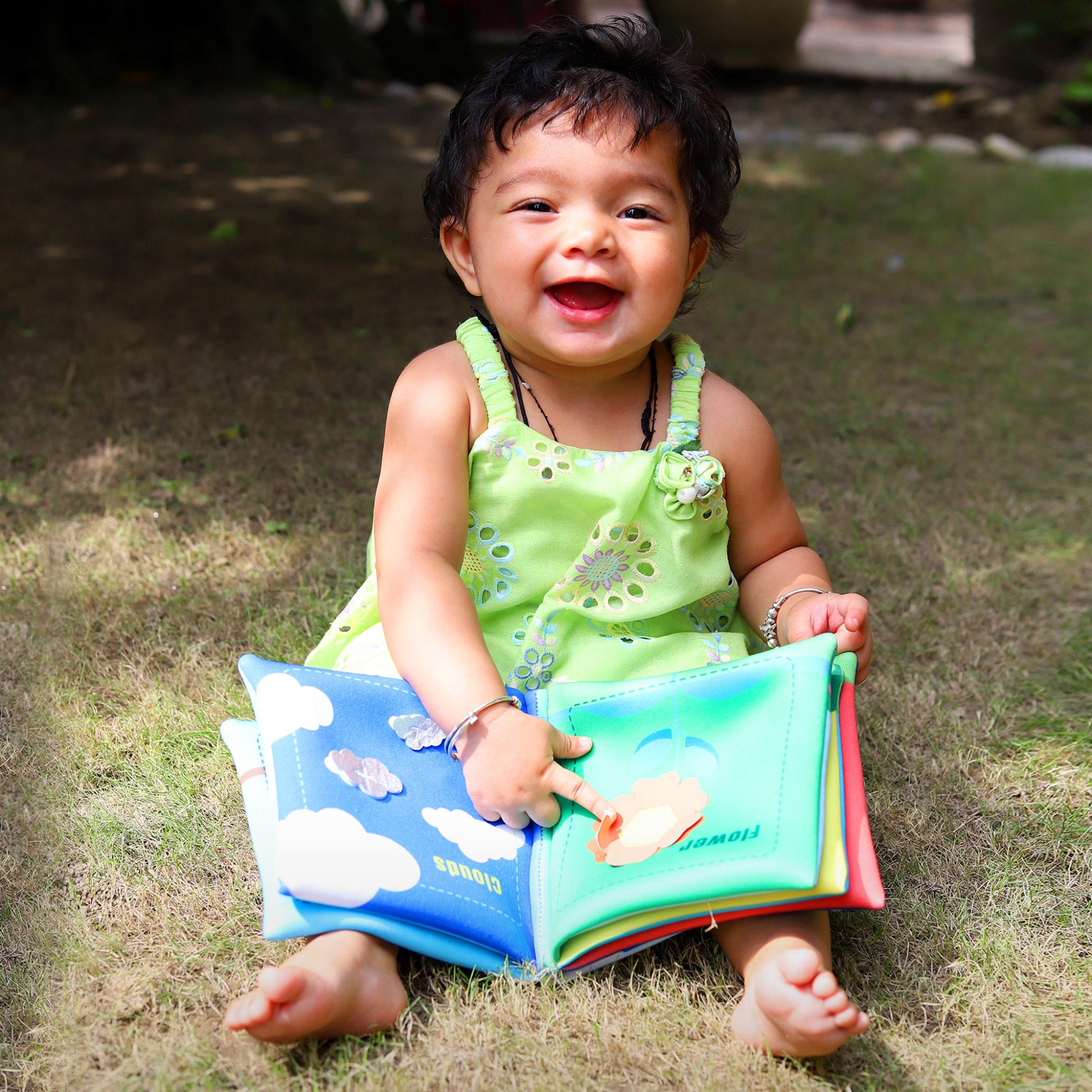 Montessori sensory cloth book for babies 6 to 12 months