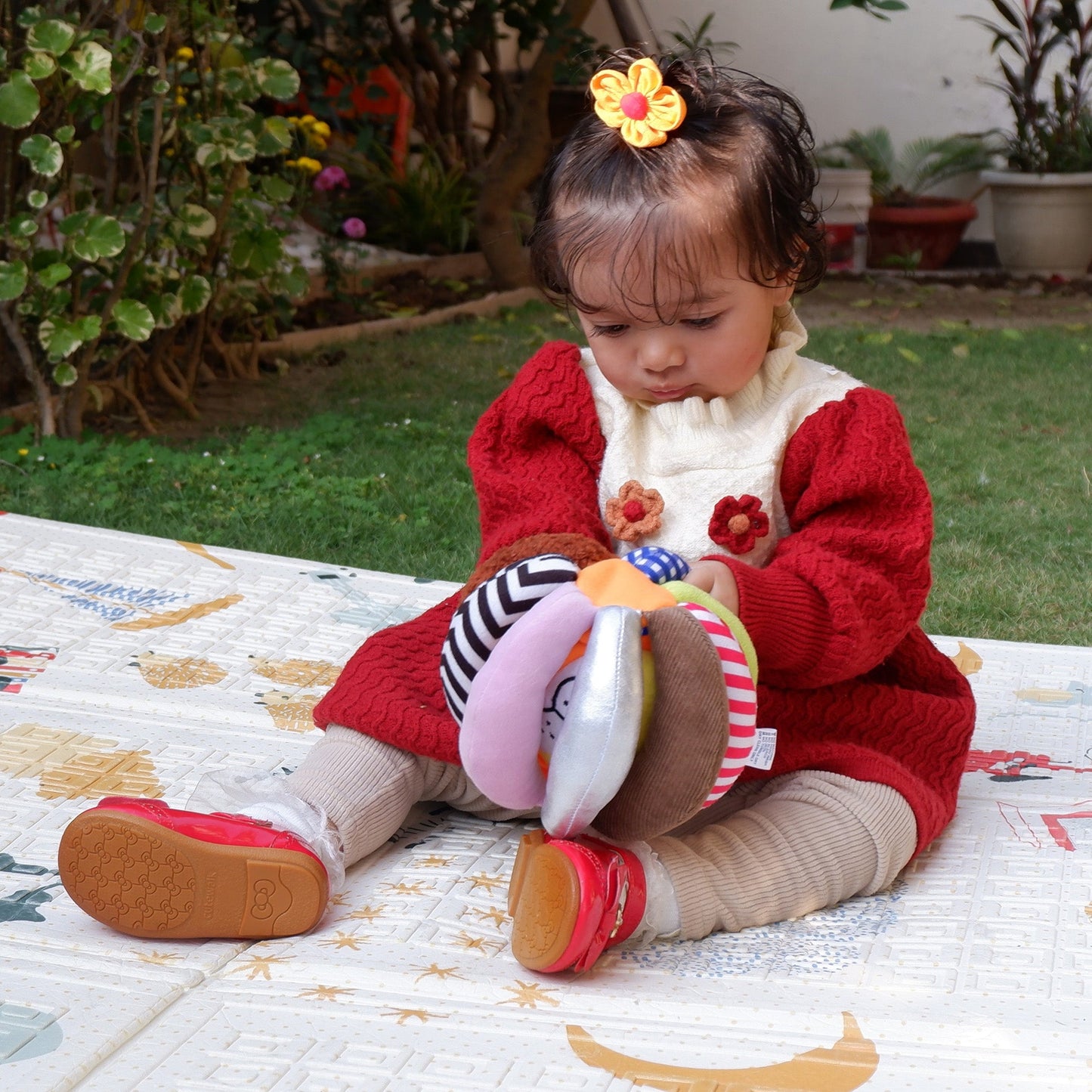 Soft toy ball for babies early learning play